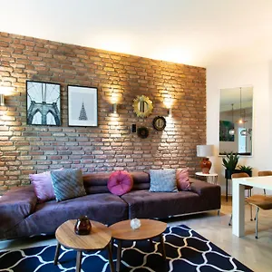 Apartament Spacious 3br With Ac In Living Room, 2 Balconies, Kraków